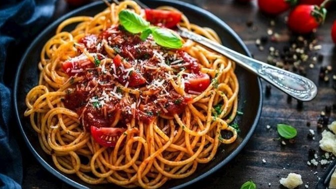 Spagetti yaparken kırıyor musunuz yoksa bütün mü pişiriyorsununuz?