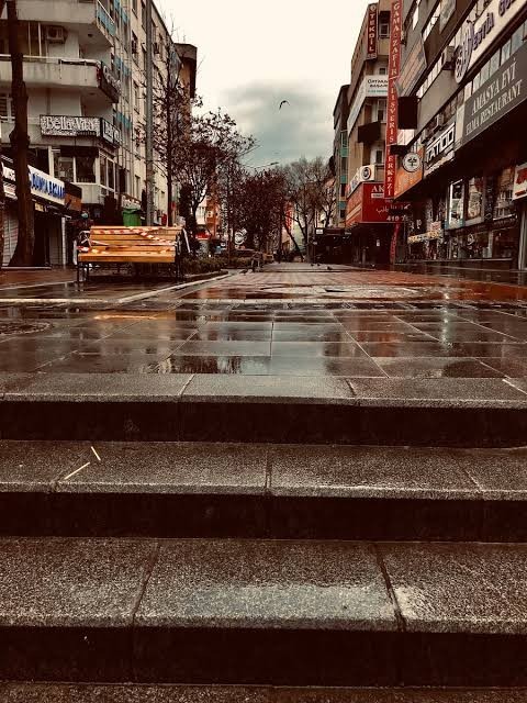 Yağmur sonrası yürüyüş ve toprak kokusu kadar huzur veren başka koku var mı?