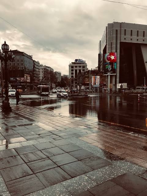 Yağmur sonrası yürüyüş ve toprak kokusu kadar huzur veren başka koku var mı?