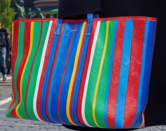 Gucci pazar torbalarını çanta olarak piyasaya sundu. Siz olsanız kullanır mısınız?