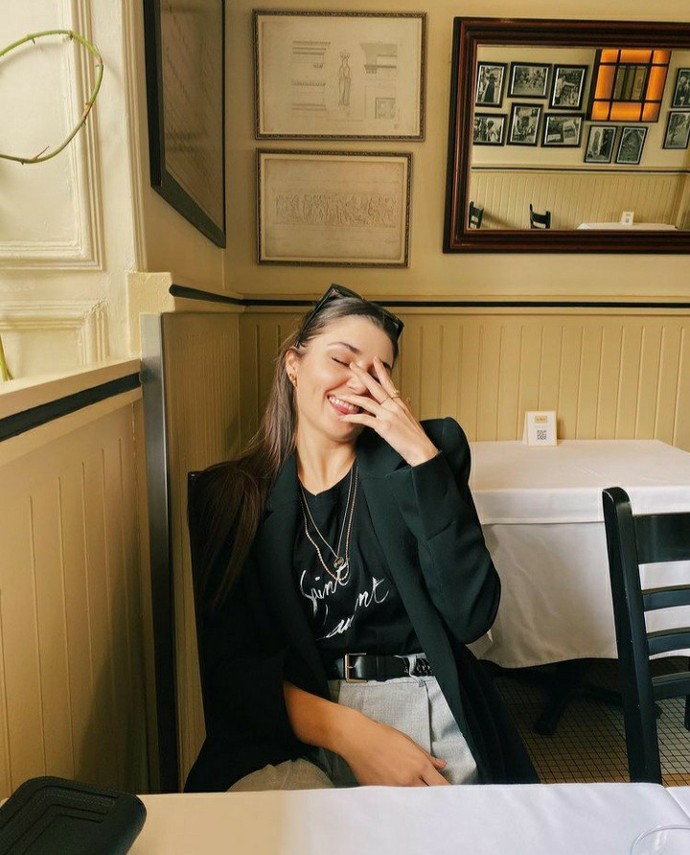 Hande Erçel Fanı değilim ama bu kız neden kıskanılıyor?