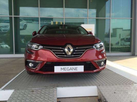 Renault megane sedan 4 otomobilin de hangi motor seçeneği daha iyidir?