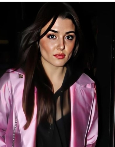 Hande Erçel estetiksiz haliyle de en güzel kadın seçilebilir miydi sizce?