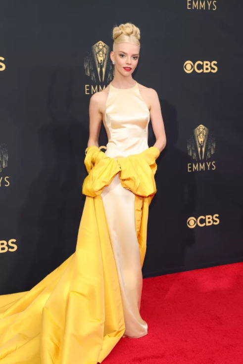 Emmy Ödülleri sahiplerini buldu! Kırmızı halı şıklığında favoriniz kim oldu?