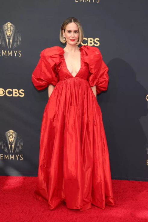 Emmy Ödülleri sahiplerini buldu! Kırmızı halı şıklığında favoriniz kim oldu?
