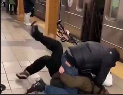 Metrobüste maske uyarısı yapan vatandaşın gözünü çıkardılar! Maske kavgası yaptınız mı?