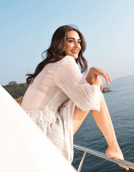 Esra Bilgiç sizce de tatlı ve güzel değil mi?