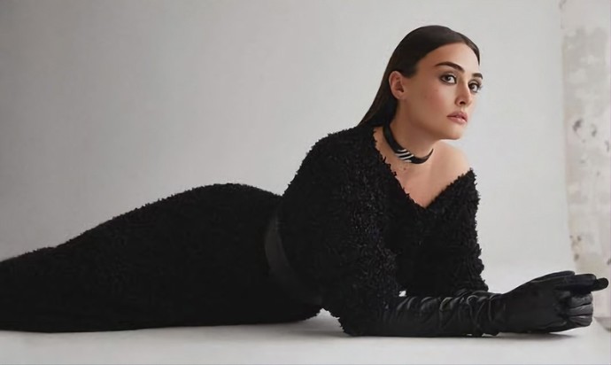 Esra Bilgiç sizce de tatlı ve güzel değil mi?
