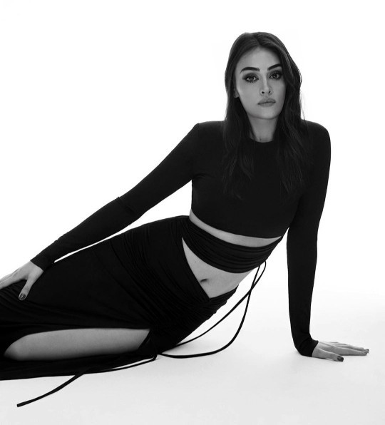 Esra Bilgiç sizce de tatlı ve güzel değil mi?