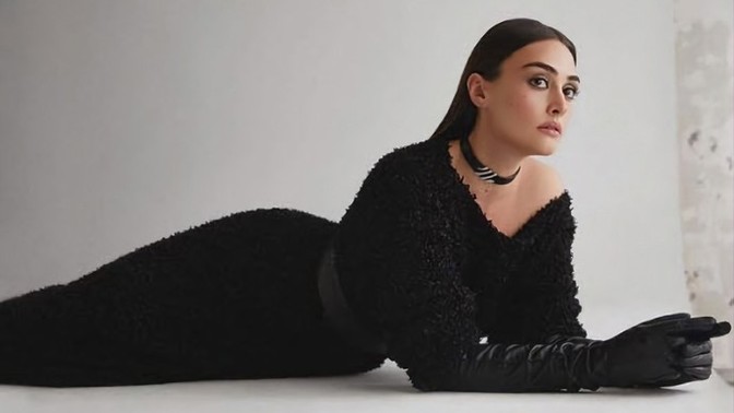Esra Bilgiç sizce de tatlı ve güzel değil mi?