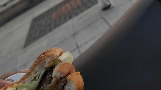Senin burgerin et mi yoksa tavuk mu olmalı?