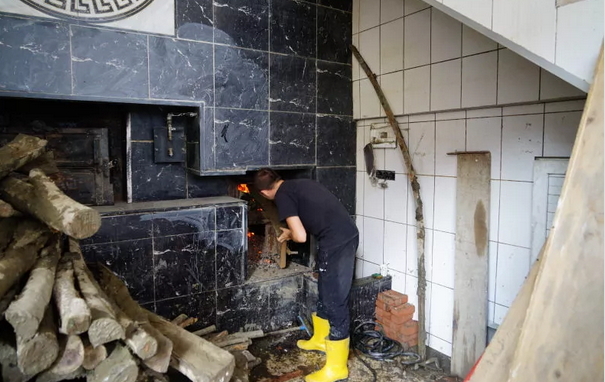 Selzede genç fazla oldu diye devletin verdiği paranın bir kısmını iade etti! Sizce iyi mi yaptı?