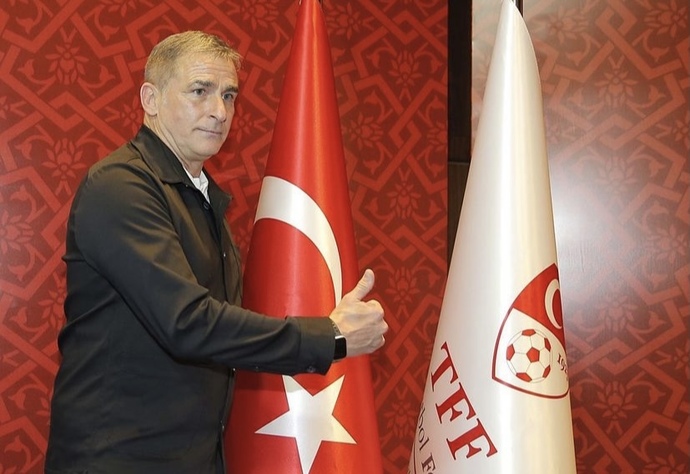 Stefan Kuntz için bugün resmi imza töreni gerçekleştirildi. Sizce Stefan Kuntz Milli Takıma başarı getirecek mi?