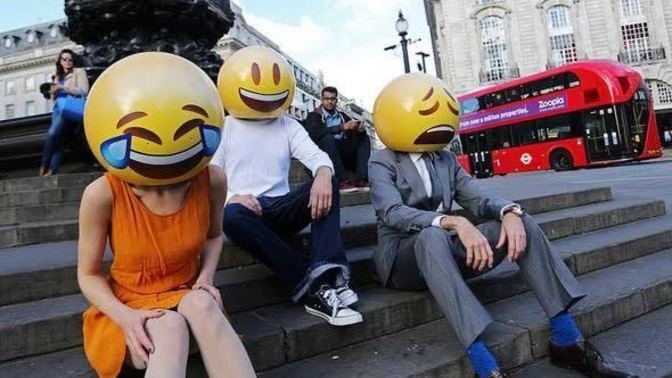 Bir emojiyle kendinizi anlatın?
