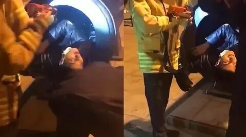 Fotoğraf çektirirken topa sıkıştı! Fotoğraf olmadan gezebilir misiniz?