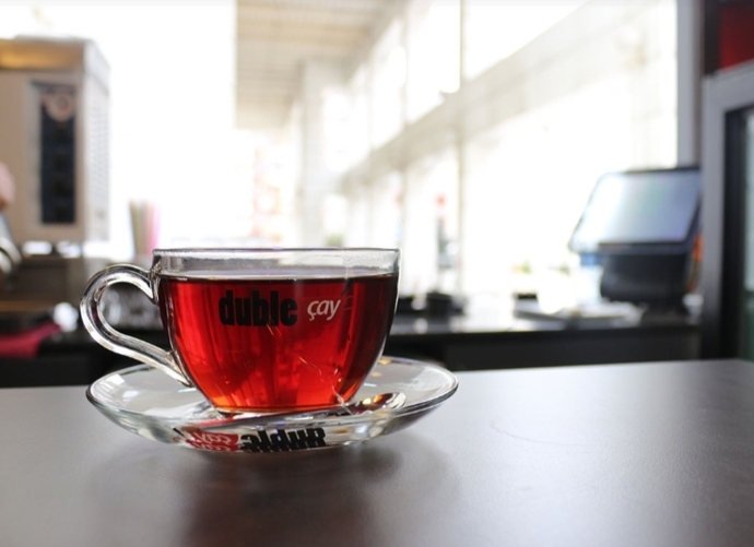 Çayı, çay bardağında mı içmeyi seversiniz fincanda mı?