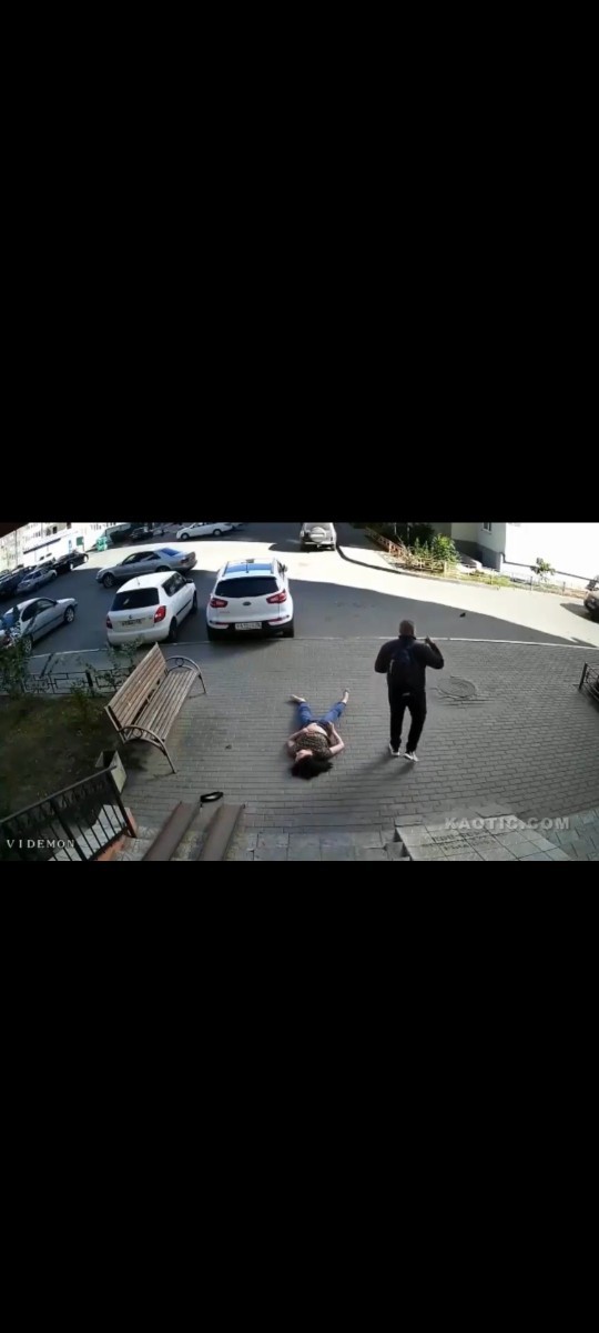 Kızlar yüksekten düşünce hemen ölüyor Erkekler düşse hemen ölürmü?