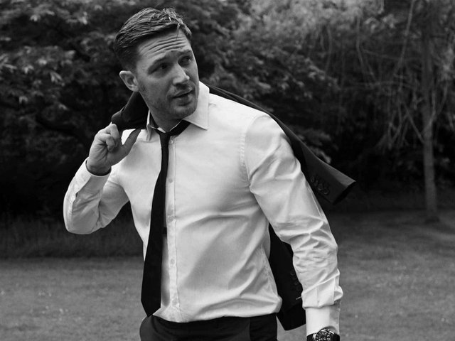 Kızlar sizce Kıvanç Tatlıtuğ mu yoksa Tom Hardy mi hangisi?