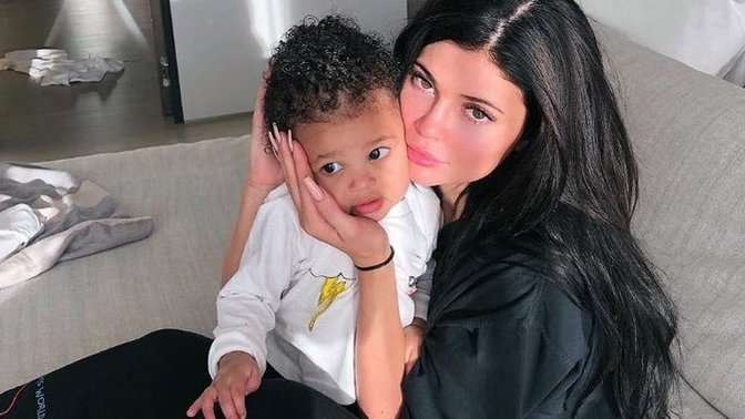 Kylie Jenner, kızı Stormi adına KylieBaby koleksiyonu çıkardı. Bebek ürünleri kullandınız mı hiç?