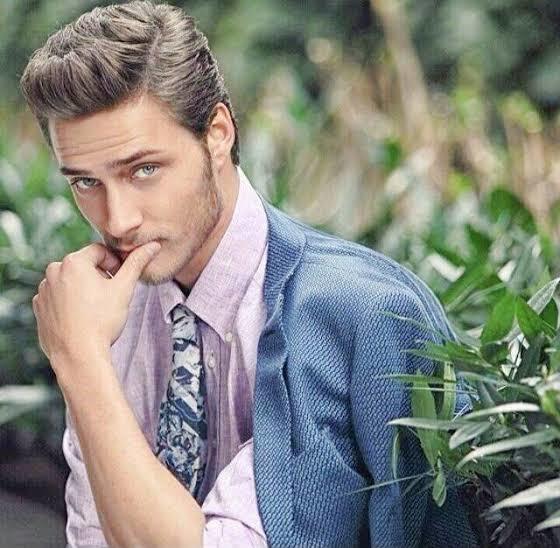 Kıvanç Tatlıtuğ mu daha yakışıklı Burak Çelik mi?