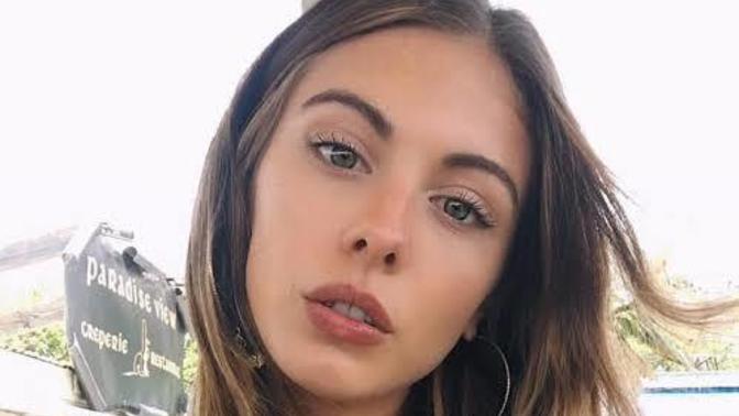 Hiç sevgilim olmadı neden Carmella Rose gibi güzel değilim?