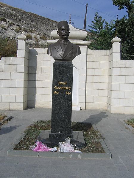 Bugün Gaspıralı İsmail beyin ölüm yıl dönümü. Onun Türk kültürüne katkılarını analım mı?