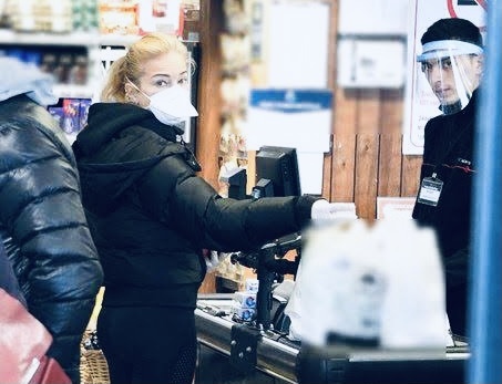 Kasadaki indirimli ürünlerden alıyor musunuz?