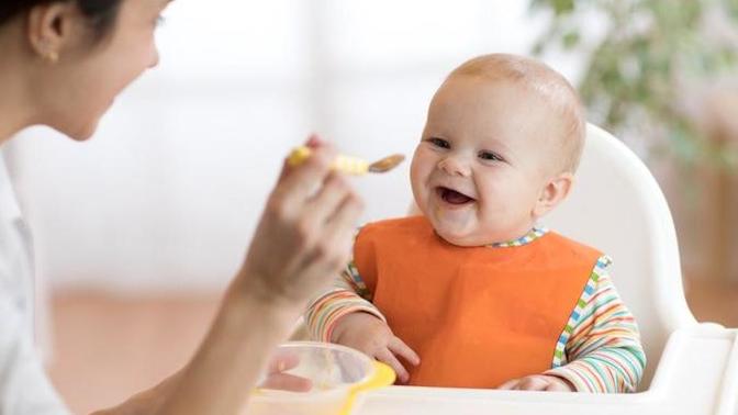4 aylık bebeğe hangi mama verilir?