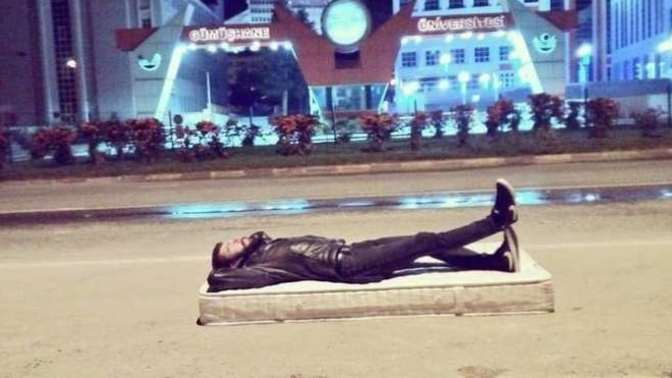 AKP'li Güvenç, yurt sorununu çözmediği için CHP'yi çok sert eleştirdi. Ne düşünüyorsunuz?