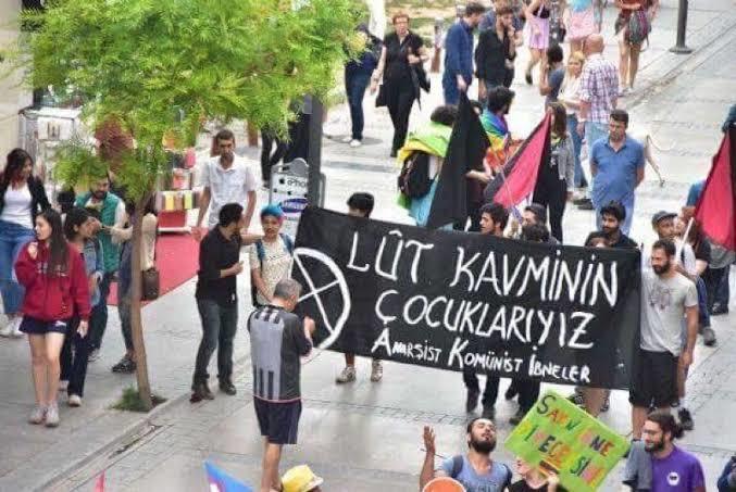 Ebrar Karakurt'u hedef alan Ali Atıf Bir'in sitesini patlatmışlar, ne dersiniz bu işe?