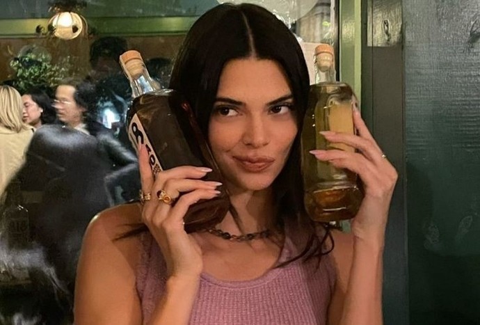 Tatlı sözlerin ile yılanı deliğinden çıkarabilir misin?