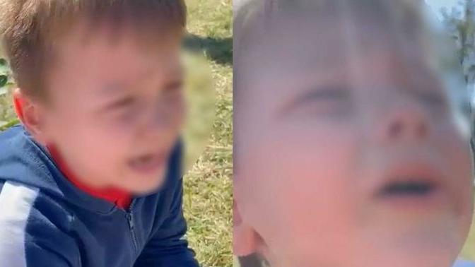 Çocuğuyla kavga eden çocuğu dakikalarca ağlattı, telefona kaydetti! Ülkecek nereye gidiyoruz?