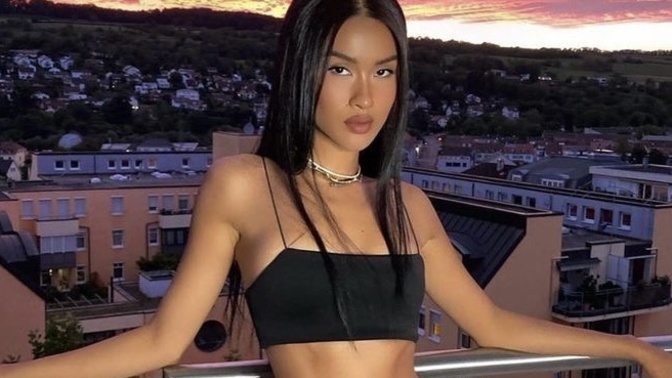 İncecik kızların sürekli kilo aldım diye ağlaması kimlerin sinirini bozuyor?