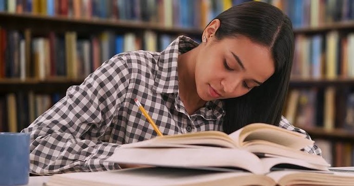 Kütüphanede ders çalışmak mı yoksa evde ders çalışmak mı verimli?