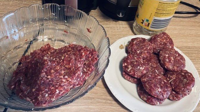 Arkadaşlar sizce Sosyetic bu kadar kıymacıktan kaç tane köfte çıkarmıştır 😅?
