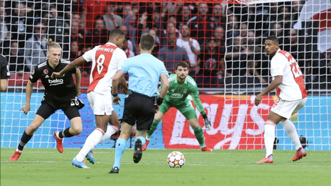 Ajax 2 - Beşiktaş 0... Kartal oldukça eksik kadroyla çıktığı maçta iyi savaşmasına rağmen mağlup oldu! Maçı nasıl buldunuz?