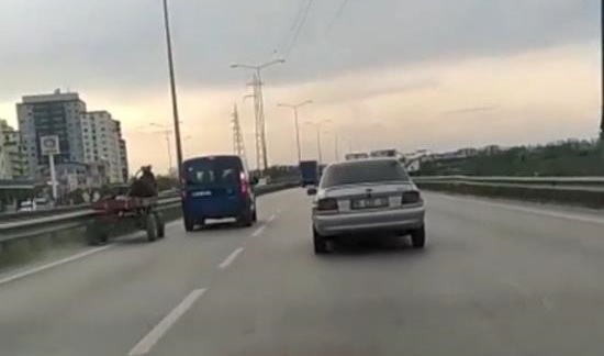 Sürekli sol şeritte yüksek hızda kalmak seni rahatsız ediyor mu?