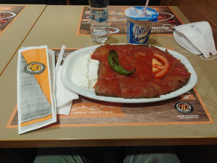 İskenderin yanında ayran içmek kekoluk mudur?