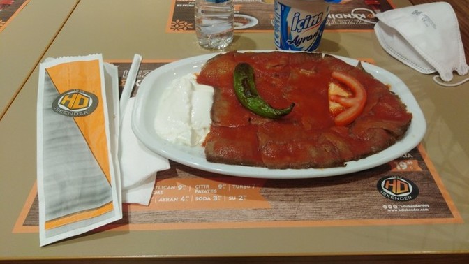 İskenderin yanında ayran içmek kekoluk mudur?