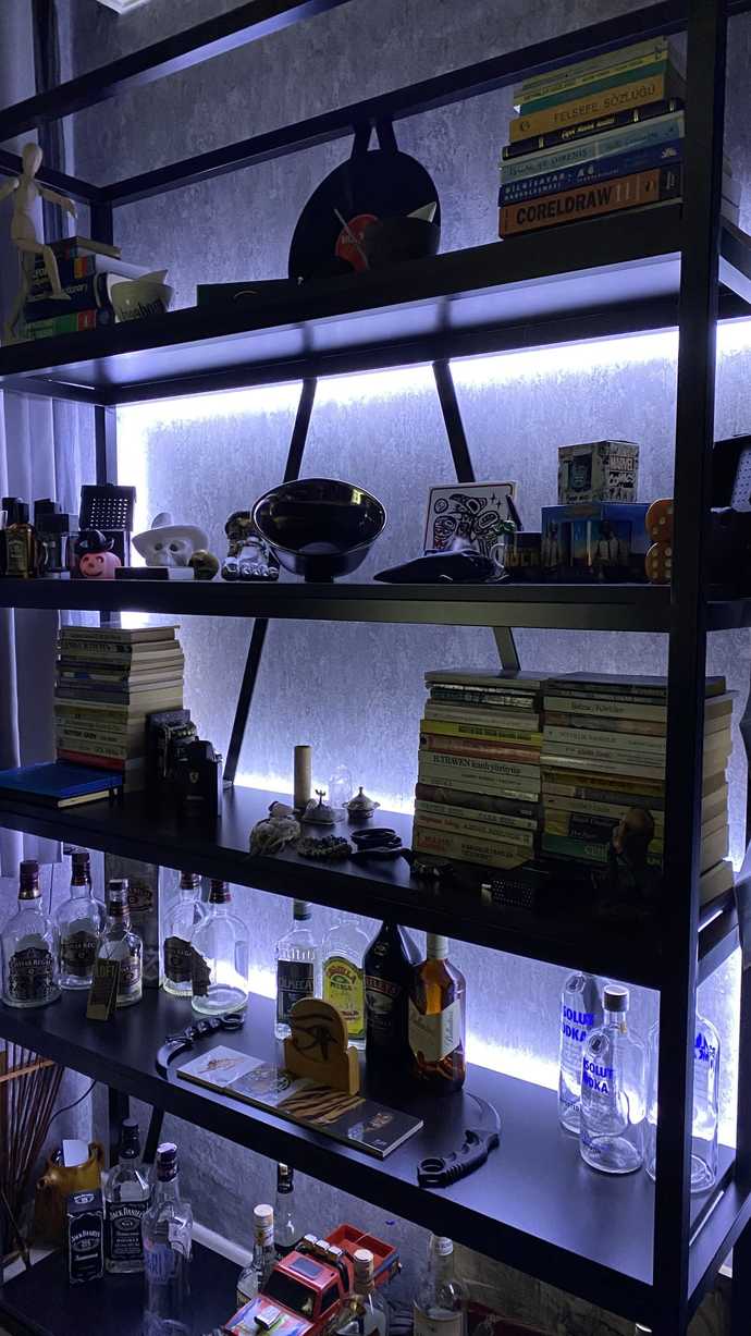 Pc arkası kütüphane.