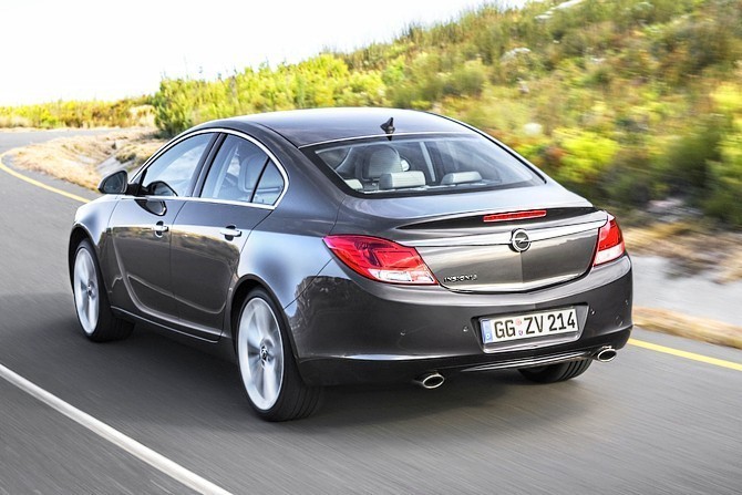 Opel Insignia A mı? Renault Laguna 3 mü? İkisi Arasında Tercih Yapacak Olsanız Hangisini Alırdınız Neden?