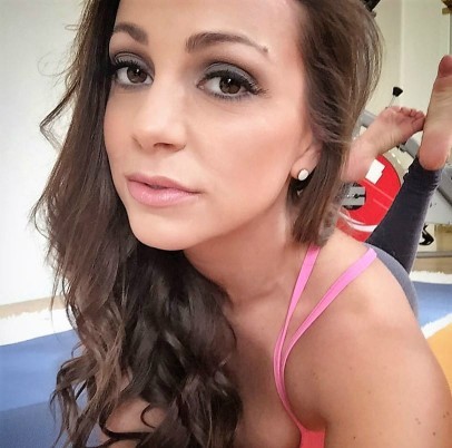 Bu kadın Oyuncu ve Model nasıl sizce?