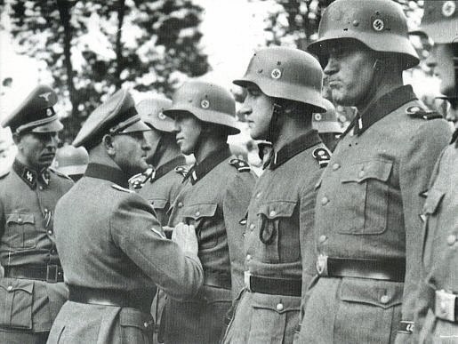 Adolf Hitler gibi Biri Günümüzde Yaşasaydı Bir Ülke Yönetebilir miydi ?