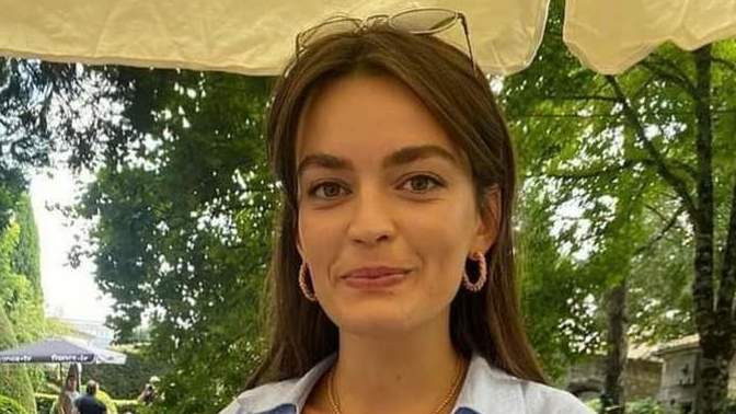 Sex Education dizisindeki Maeve sizce de çirkin değil mi?