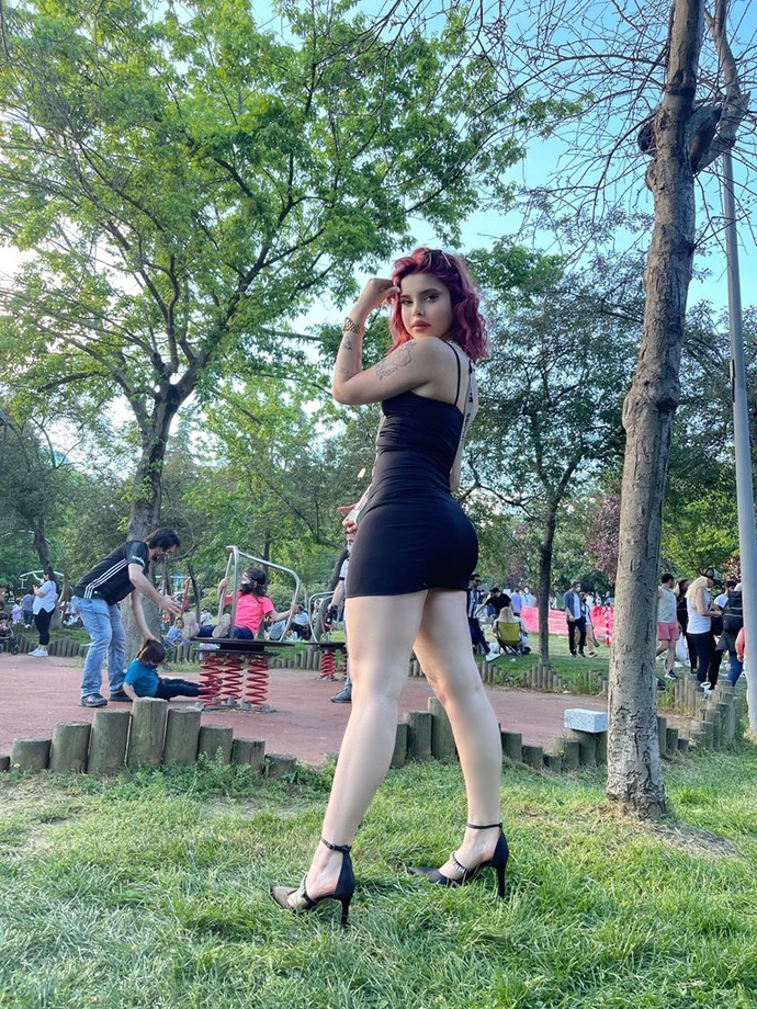 Mini etek giymek için ince ve düzgün bir fiziğe sahip olmak gerek mi?