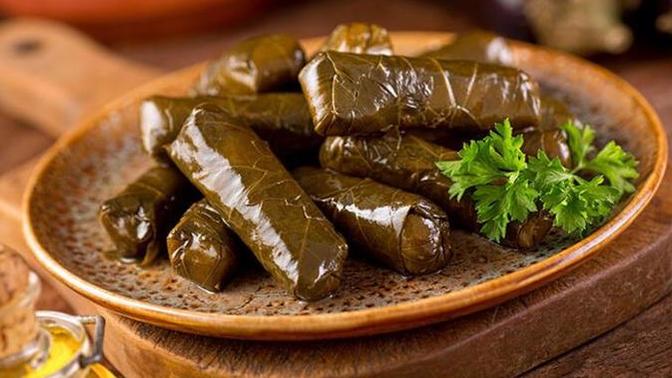 Yaprak sarması pişerken kararmaması için ne yapabilirim?