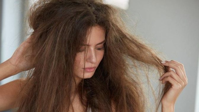 Saçımı elektriklendirmeden kurutmak için ne yapmalıyım?