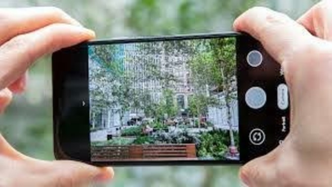 Android telefonlarda kullanılabilecek kusursuz ve pürüzsüz kamera uygulaması önerebilir  misiniz?