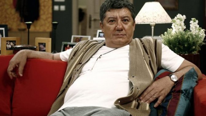 Bugün ünlü oyuncu Tarık Ünlüoğlu'nun ölüm yıldönümü. Onu roleriyle anmaya ne dersiniz?