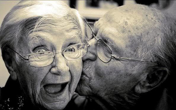 Bugün 1 Ekim #DünyaYaşlılarGünü En sevdiğin aile büyüğün kimdir?